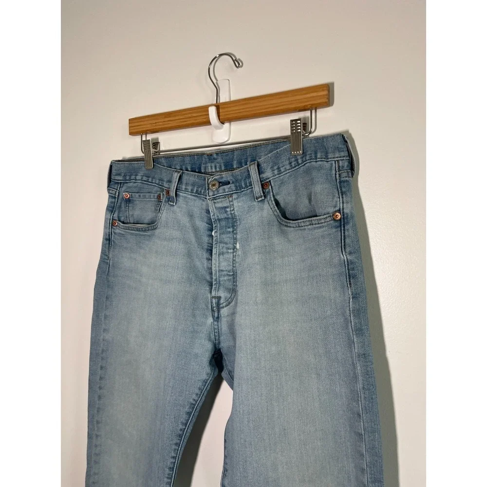 Levis 501 Jeans Mens 34x32 Blue Straight Button‎ Fly Mid Rise Light Wash Denim